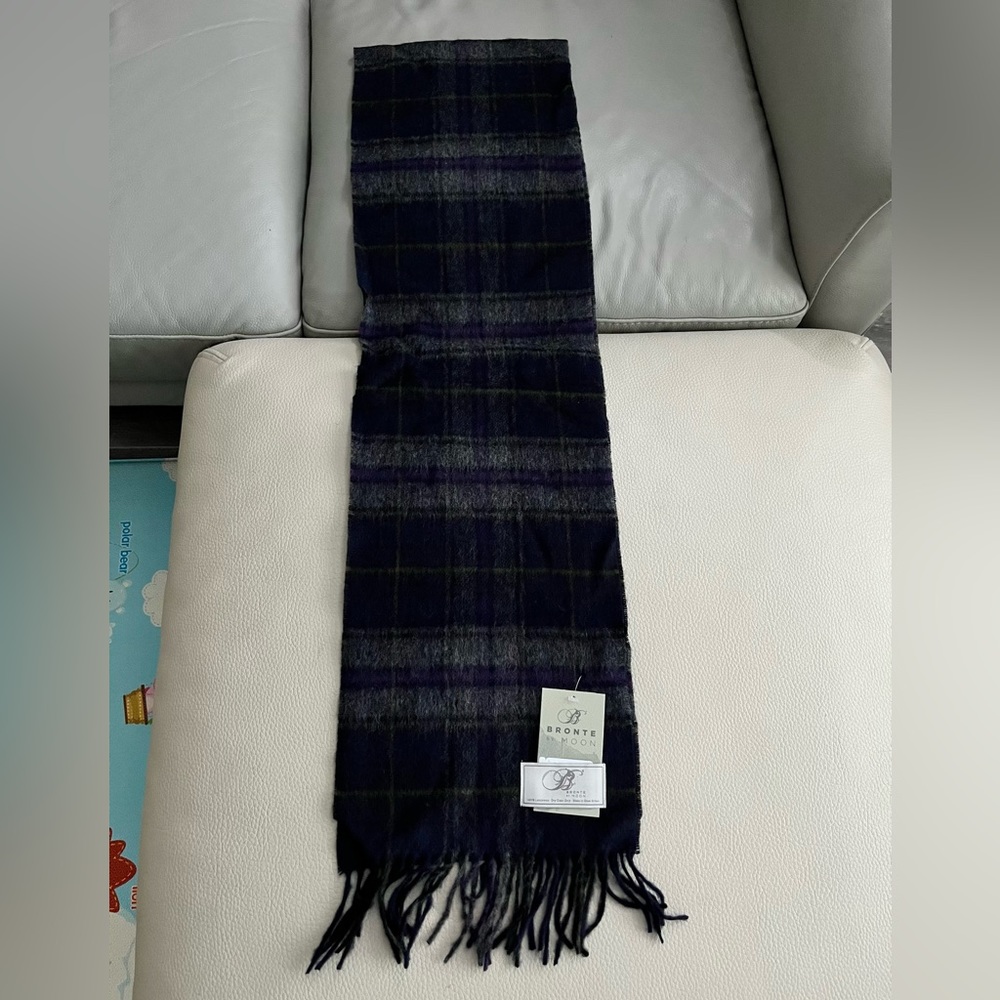 NWT - Bronte By Moon Pure Merino Wool Plaid Scarf - Made in Great Britain